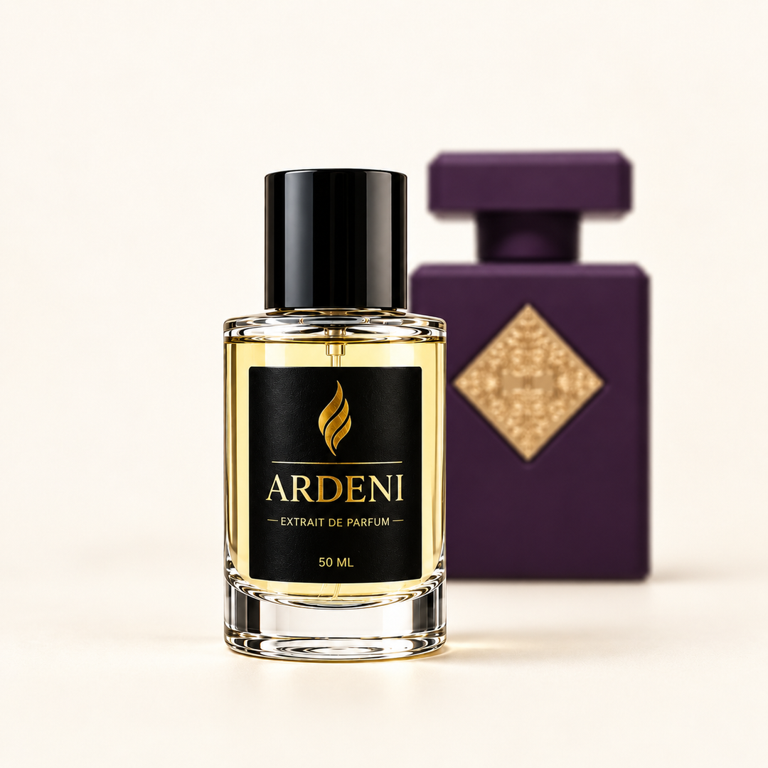 ARDENI SIDE NOIR Extrait de Parfum im 50-ml-Glasflakon mit schwarzer Kappe vor violettem Parfumflakon.