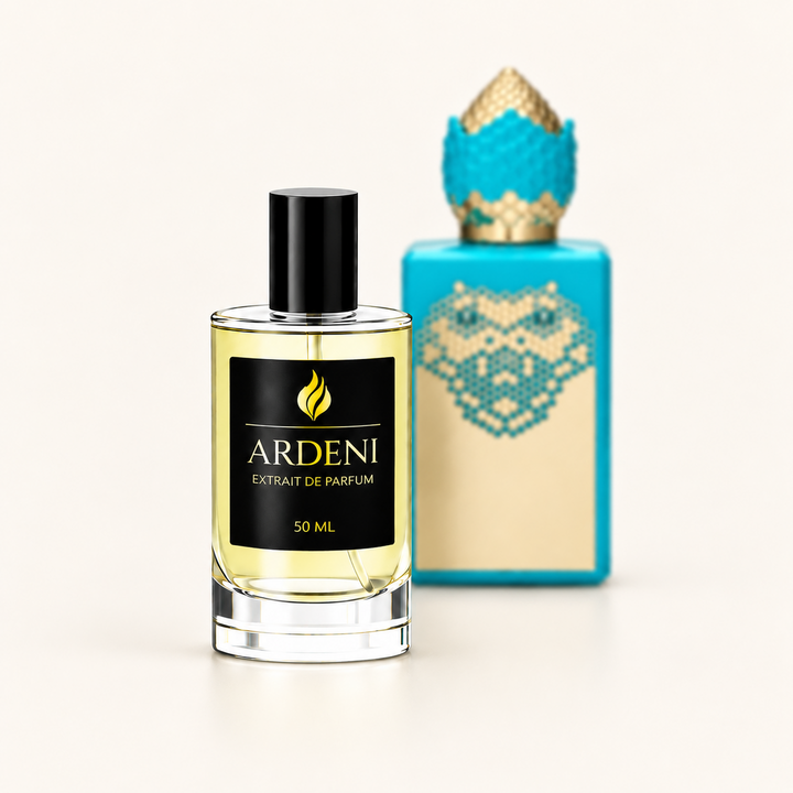ARDENI GODFIRE Extrait de Parfum im 50-ml-Glasflakon mit schwarzer Kappe vor türkisfarbenem Parfumflakon.